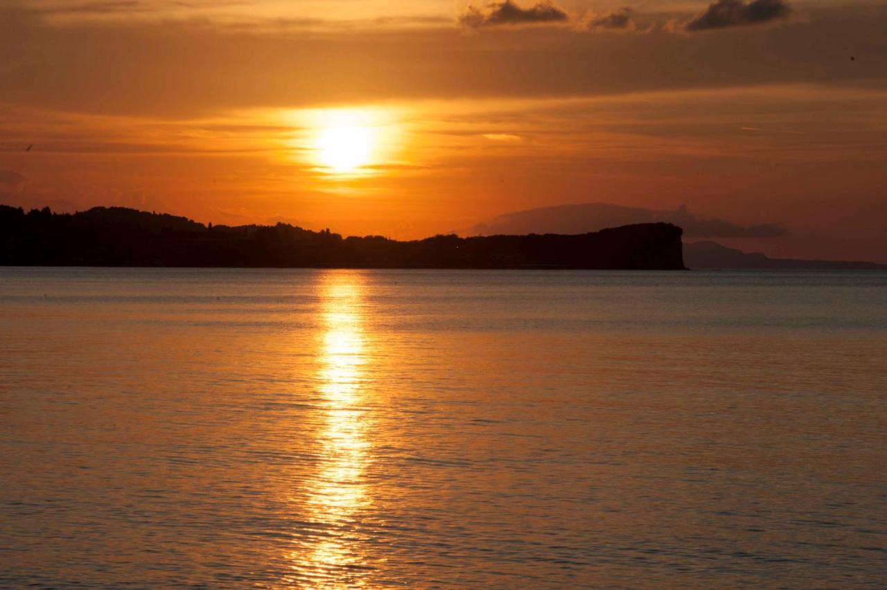 Kormoranos Beach Acharavi  Bagian luar foto